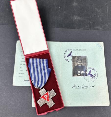 Concentration Camp AUSCHWITZ inmate survivor medal in case + photo ID Ausweis Deutschen Volksliste