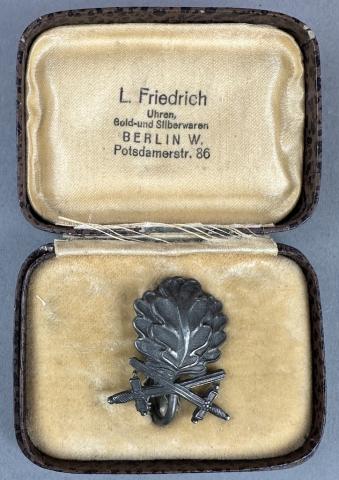 WW2 German Nazi KNIGHT CROSS OF THE IRON CROSS oakleaf pin in original case of issue silver 800 WW2 German Nazi KNIGHT CROSS OF THE IRON CROSS oakleaf pin in original case of issue silver 800