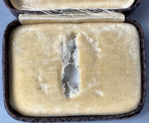 WW2 German Nazi KNIGHT CROSS OF THE IRON CROSS oakleaf pin in original case of issue silver 800