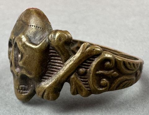 WW2 German Nazi Waffen SS Totenkopf skull ring original genuine case