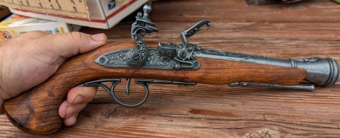 Antique PIRATE powder GUN REPLIKA by DENIX Flintlock pirate pistol, 18th. C.