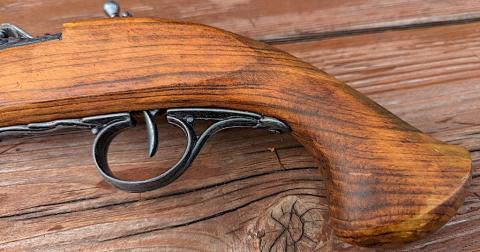 Antique PIRATE powder GUN REPLIKA by DENIX Flintlock pirate pistol, 18th. C.