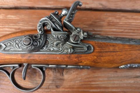 Antique PIRATE powder GUN REPLIKA by DENIX Flintlock pirate pistol, 18th. C.