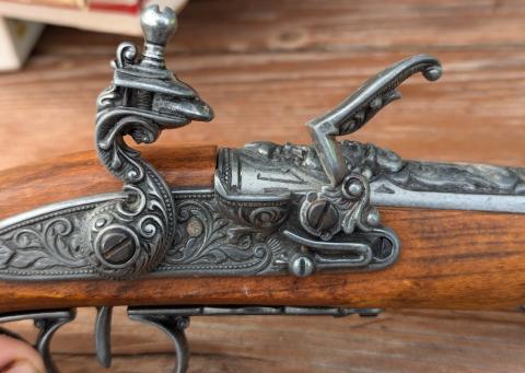 Antique PIRATE powder GUN REPLIKA by DENIX Flintlock pirate pistol, 18th. C.