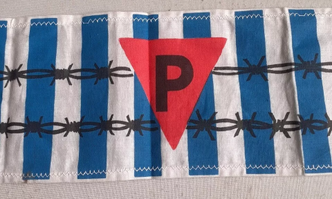 Concentration Camp AUSCHWITZ Polish inmate survivor commemorative liberation flag pennant