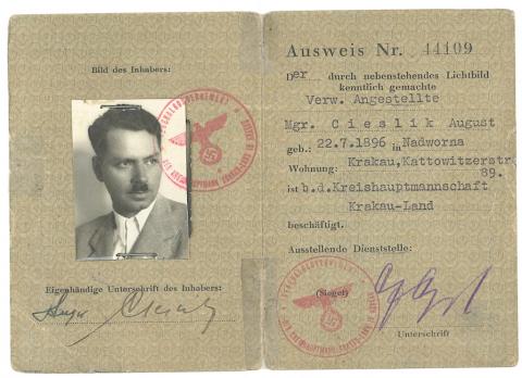 FORCED LABOUR ID KRAKAU GENERAL GOVERNMENT PERSONAL AUSWEIS OF A NON-GERMAN OFFICIAL 1944