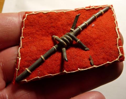 Nice original wartime Barbwire collar tab