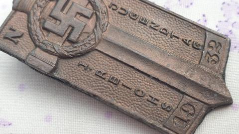 LISTED Third REICH 1st year JUGENDTAG N.S. 1932 metal BADGE with SWORD and SWASTIKA