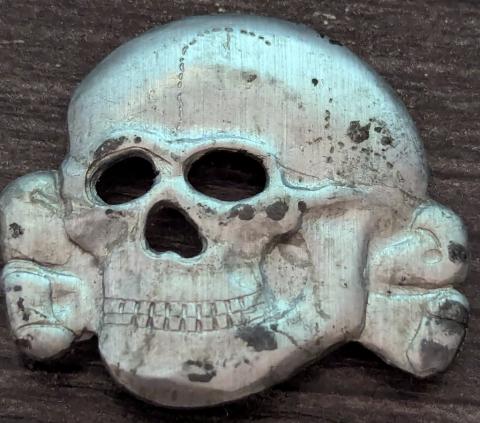 Waffen SS metal skull insigna for VISOR CAP RZM M1/52 Totenkopf TK
