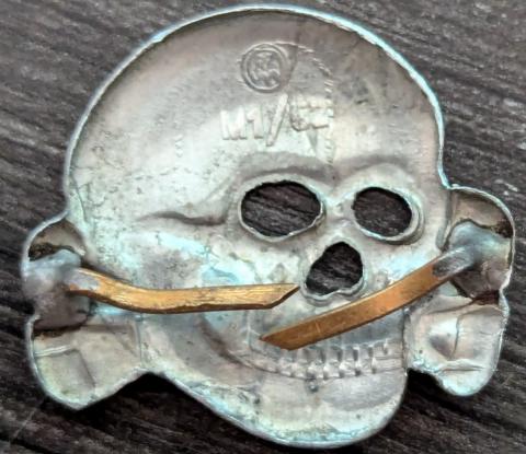 Waffen SS metal skull insigna for VISOR CAP RZM M1/52 Totenkopf TK