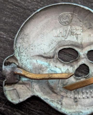 Waffen SS metal skull insigna for VISOR CAP RZM M1/52 Totenkopf TK