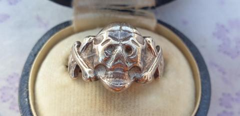Waffen SS Totenkopf silver ring marked in original jeweler maker case