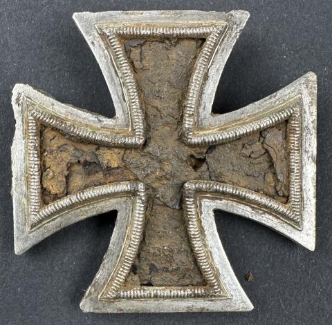 WW2 German Nazi IRON CROSS 1st class medal award battlefield found relic WW2 German Nazi IRON CROSS 1st class medal award battlefield found relic