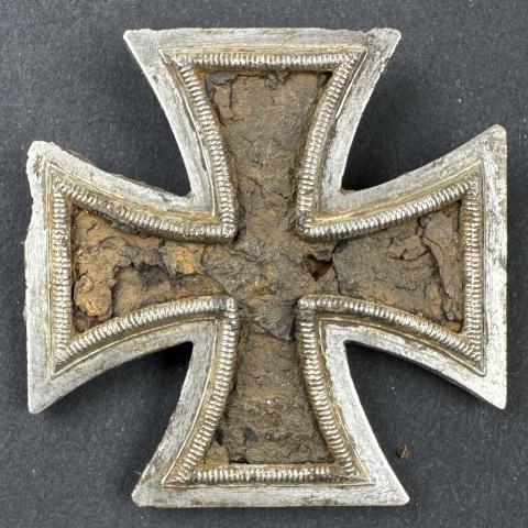 WW2 German Nazi IRON CROSS 1st class medal award battlefield found relic WW2 German Nazi IRON CROSS 1st class medal award battlefield found relic