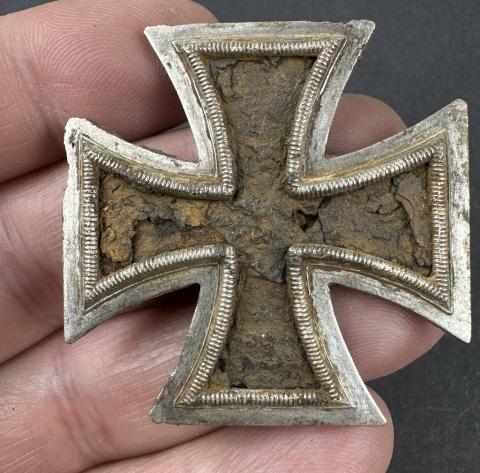 WW2 German Nazi IRON CROSS 1st class medal award battlefield found relic WW2 German Nazi IRON CROSS 1st class medal award battlefield found relic