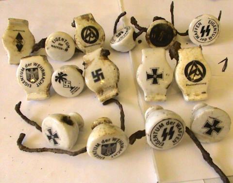 WW2 German Nazi lot of bottle's caps relic Waffen SS Hitler Youth Wehrmacht Swastika field gear