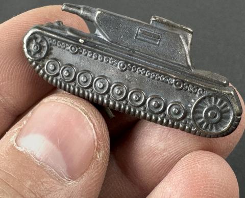 WW2 German Nazi PANZER uniform tunic sleeve destruction badge tank pin