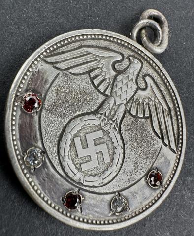 WW2 German Nazi WAFFEN SS commemorative medaillon pendant with third reich EAGLE and swastika