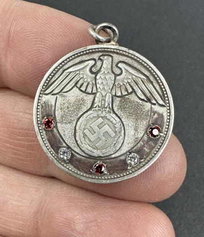 WW2 German Nazi WAFFEN SS commemorative medaillon pendant with third reich EAGLE and swastika