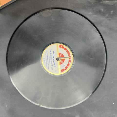 WW2 German Nazi WAFFEN SS gramophone records set in case from SS school