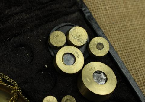 WW2 German Nazi WAFFEN SS TOTENKOPF scale in case to weight poison or diamonds