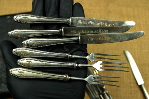 WW2 German Nazi waffen SS totenkopf skull silverware fork and knife set in case WW2 German Nazi waffen SS totenkopf skull silverware fork and knife set in case