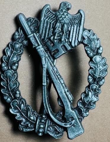 WW2 German Nazi WAFFEN SS Wehrmacht ASSAULT badge award by RZM WW2 German Nazi WAFFEN SS Wehrmacht ASSAULT badge award by RZM