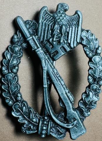 WW2 German Nazi WAFFEN SS Wehrmacht ASSAULT badge award by RZM WW2 German Nazi WAFFEN SS Wehrmacht ASSAULT badge award by RZM