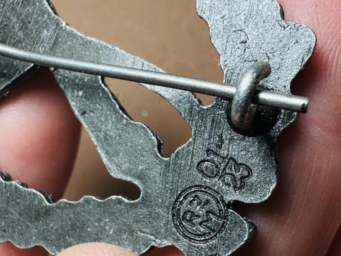 WW2 German Nazi WAFFEN SS Wehrmacht ASSAULT badge award by RZM WW2 German Nazi WAFFEN SS Wehrmacht ASSAULT badge award by RZM