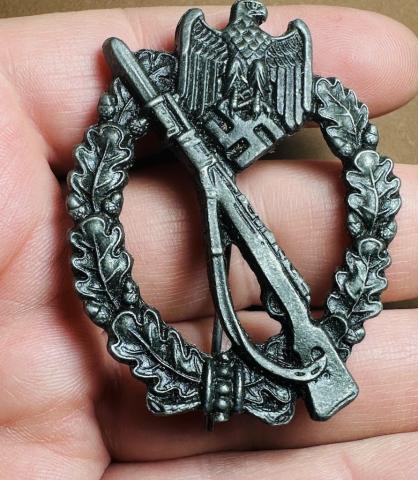 WW2 German Nazi WAFFEN SS Wehrmacht ASSAULT badge award by RZM WW2 German Nazi WAFFEN SS Wehrmacht ASSAULT badge award by RZM