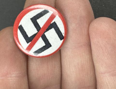 WW2 German Nazi wartime ANTI SWASTIKA ANTI GERMANY propaganda pin USA