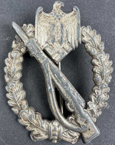 WW2 German Nazi Wehrmacht Waffen SS assault badge award maker marked WW2 German Nazi Wehrmacht Waffen SS assault badge award maker marked