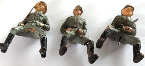 sitting Wehrmacht Heer soldiers figurine toys elastolin hausser tippco lineol wartime 1930s germany