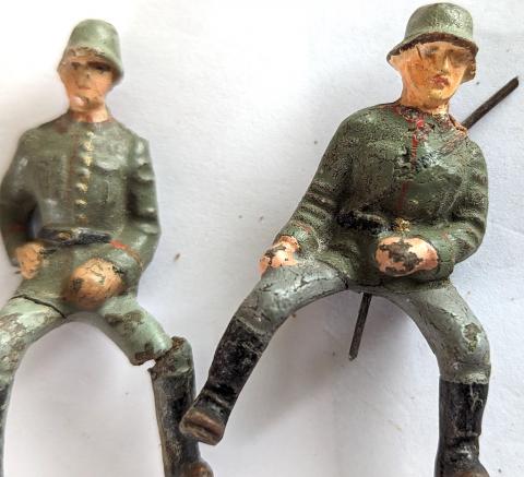 sitting Wehrmacht Heer soldiers figurine toys elastolin hausser tippco lineol wartime 1930s germany