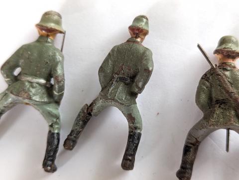 sitting Wehrmacht Heer soldiers figurine toys elastolin hausser tippco lineol wartime 1930s germany