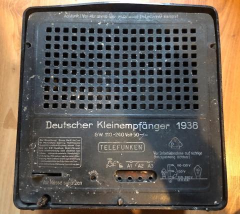 Adolf Hitler & Joseph Goebbels PROPAGANDA Third Reich People's RADIO Deutscher Kleinempfaenger DKE 38 Telefunken Adolf Hitler & Joseph Goebbels PROPAGANDA Third Reich People's RADIO Deutscher Kleinempfaenger DKE 38 Telefunken