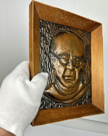 Concentration camp AUSCHWITZ priest who died in camp KOLBE plate commemorative wooden frame