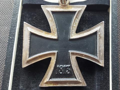 PERFECT REPLIKA OF A KNIGHT CROSS OF THE IRON CROSS IN CASE & RIBBON Ritterkreuz