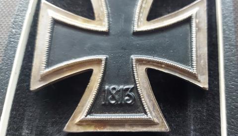 PERFECT REPLIKA OF A KNIGHT CROSS OF THE IRON CROSS IN CASE & RIBBON Ritterkreuz