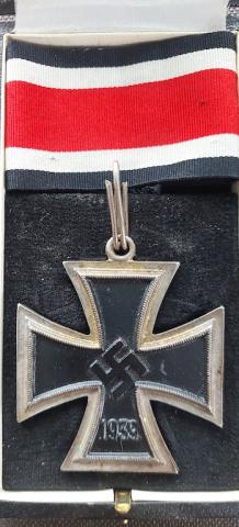 PERFECT REPLIKA OF A KNIGHT CROSS OF THE IRON CROSS IN CASE & RIBBON Ritterkreuz
