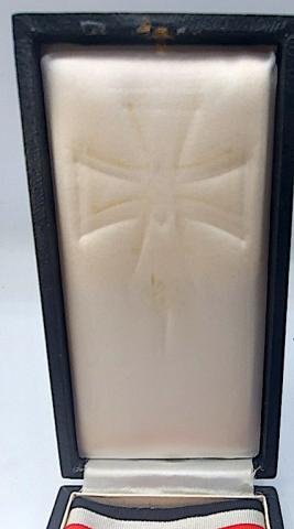 PERFECT REPLIKA OF A KNIGHT CROSS OF THE IRON CROSS IN CASE & RIBBON Ritterkreuz