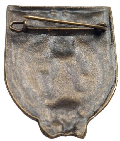 Waffen SS Totenkopf early panzer division gruppe west frankfurt 1935 shield badge pin