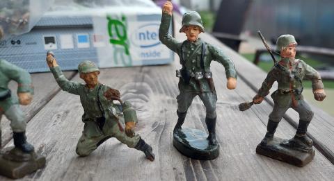 WW2 German Nazi battle combat lot of 6 wehrmacht hand grenade launchers figurines war toys 1930s