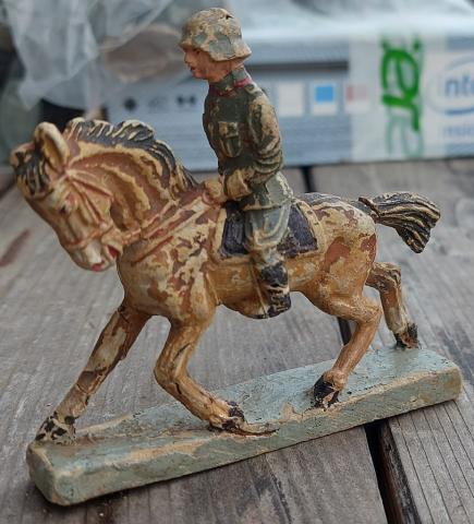 WW2 German Nazi cavalerie Wehrmacht soldier on a horse Elastolin Lineo Hausser figurine toy