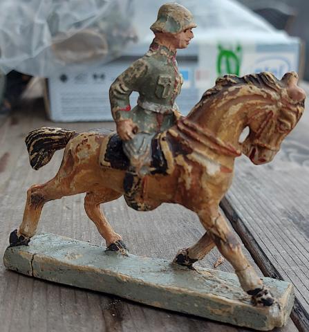 WW2 German Nazi cavalerie Wehrmacht soldier on a horse Elastolin Lineo Hausser figurine toy