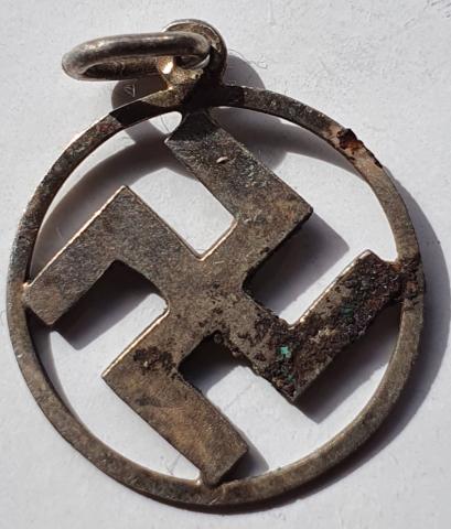 WW2 German Nazi early Third Reich Fuhrer partisan SWASTIKA pendant necklace