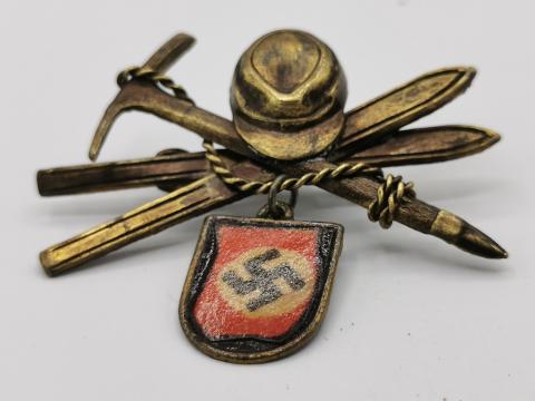 WW2 German Nazi early Third Reich RAD worker NSDAP pin with swastika