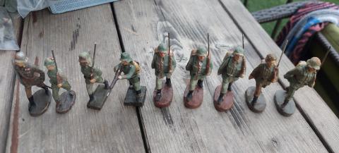 WW2 German Nazi lot of 9 wehrmacht soldiers figurines gun mauser Elastolin Lineol toy figurine