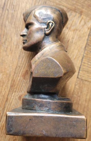 WW2 german Nazi Luftwaffe pilot knight cross recipient bronze statue