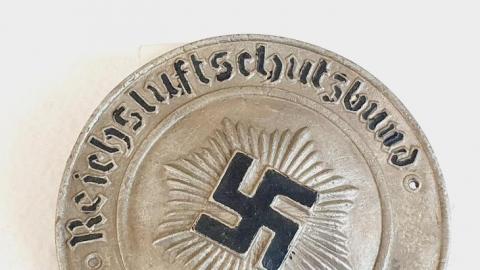 WW2 German Nazi Third Reich early Badge swastika Reichsluftschutzbund Hitglied